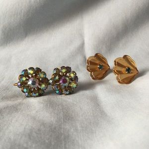 2 pairs gold tone screwback rhinestone earrings